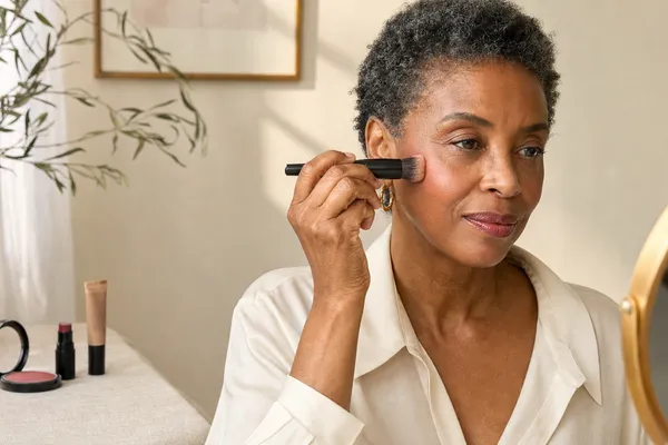 Maquillage Apres 45 Ans : Erreurs et Astuces